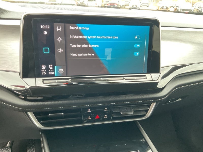 2025 Volkswagen Atlas Cross Sport 2.0T SE w/Technology