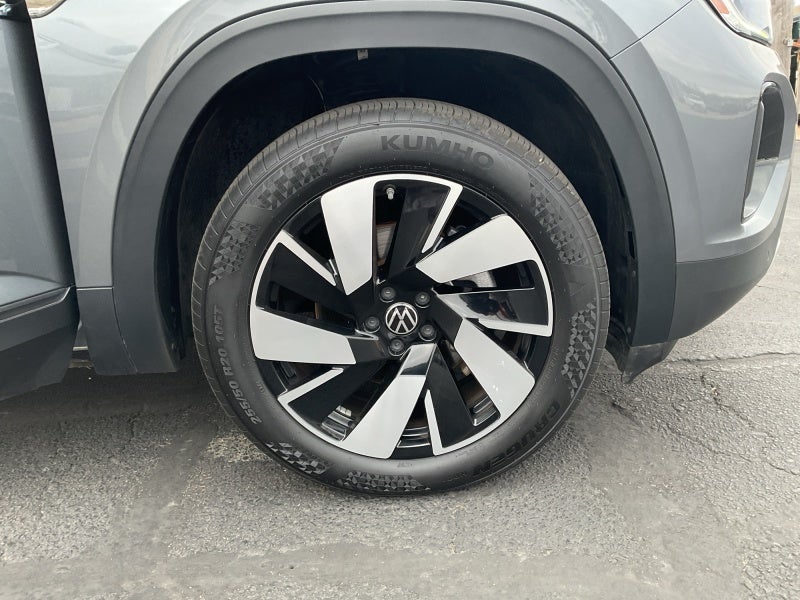 2025 Volkswagen Atlas Cross Sport 2.0T SE w/Technology