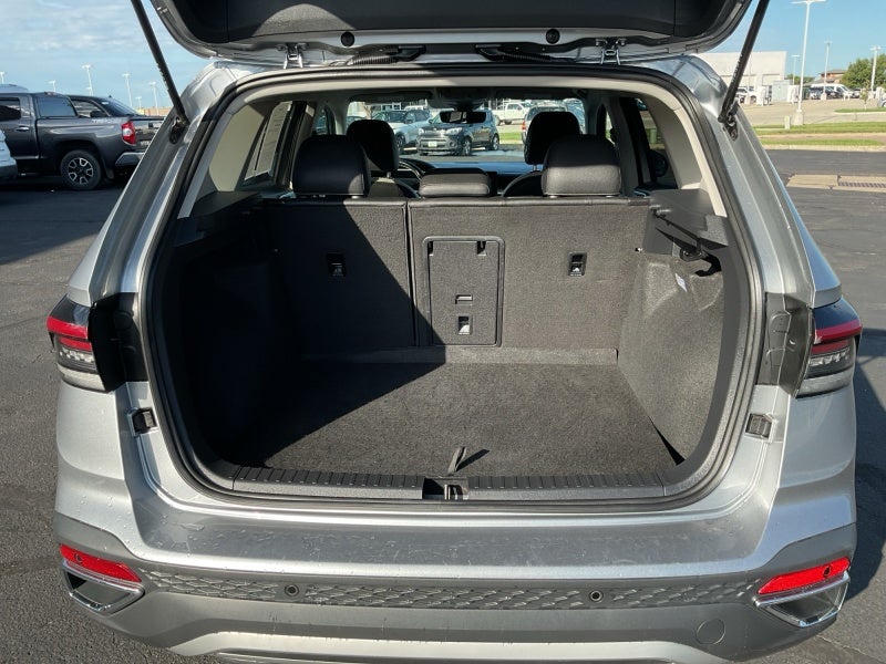2025 Volkswagen Taos SE
